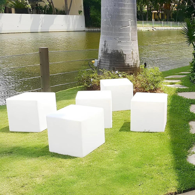 Cubic LED Garden Light with Remote Control for Outdoor Elegance