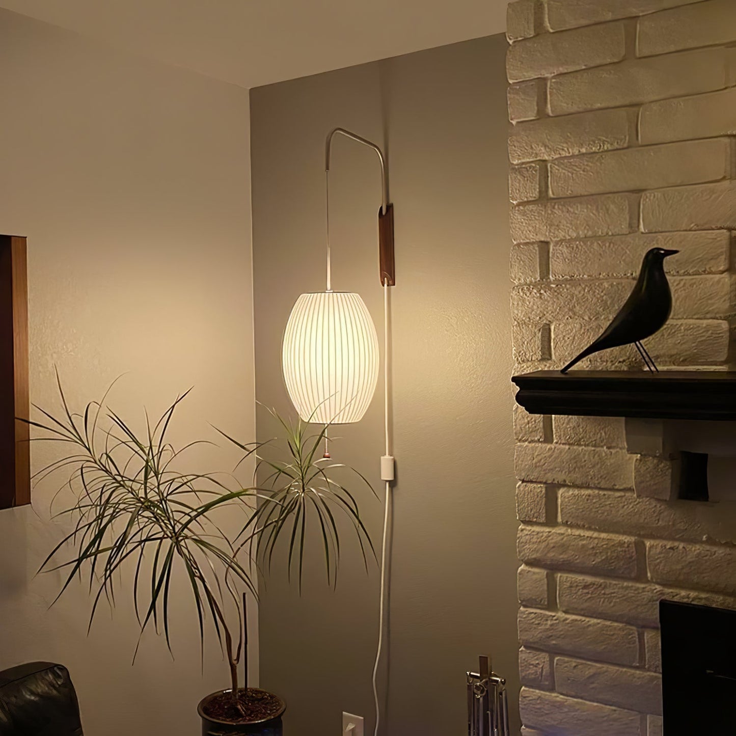Modern Wall Light Fixture - Elegant Design for Home and Office Decor