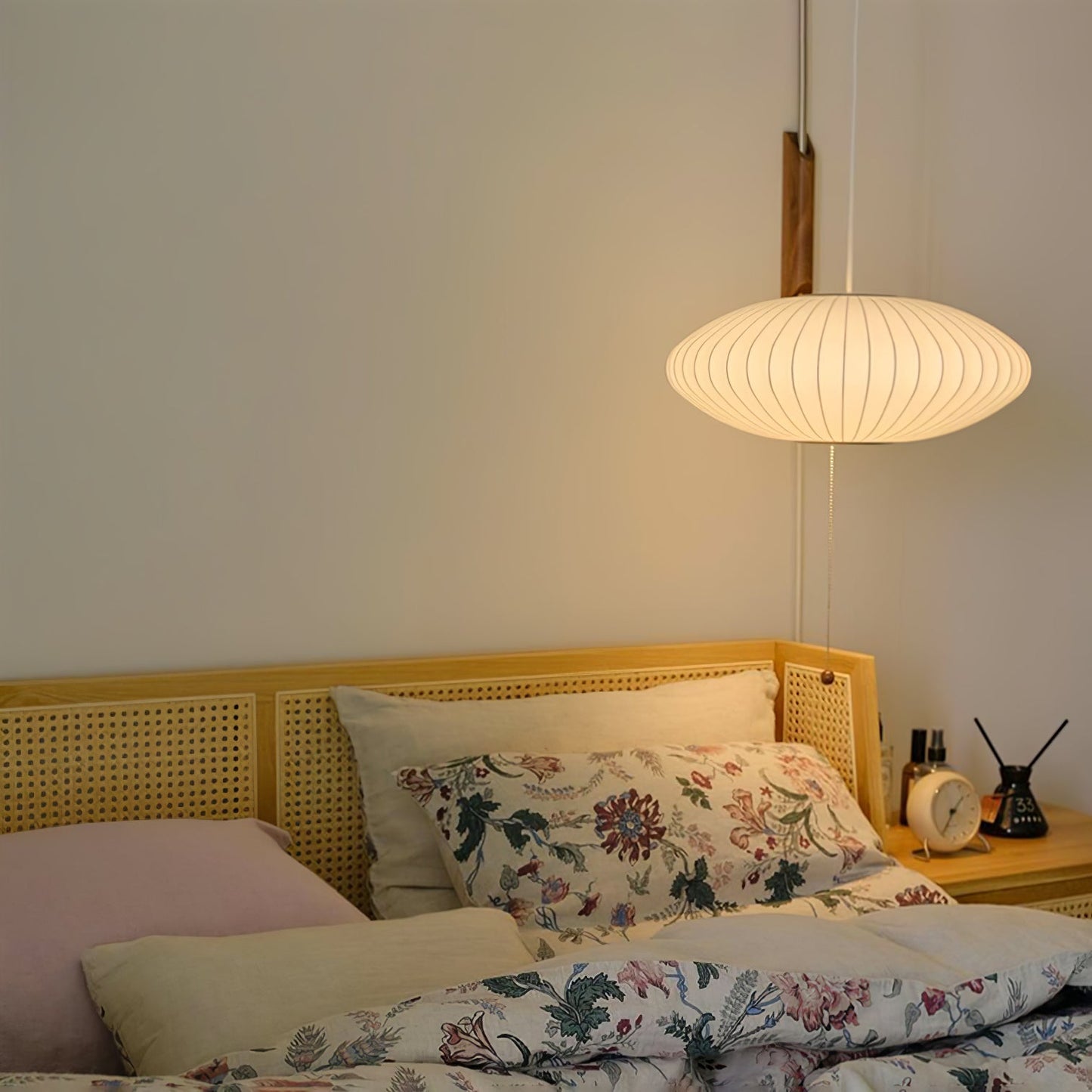 Modern Wall Light Fixture - Elegant Design for Home and Office Decor