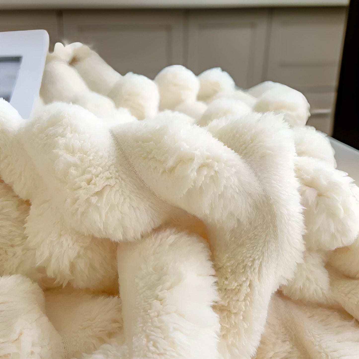 Fleece Blanket for Cozy Comfort in Living Room and Home Use