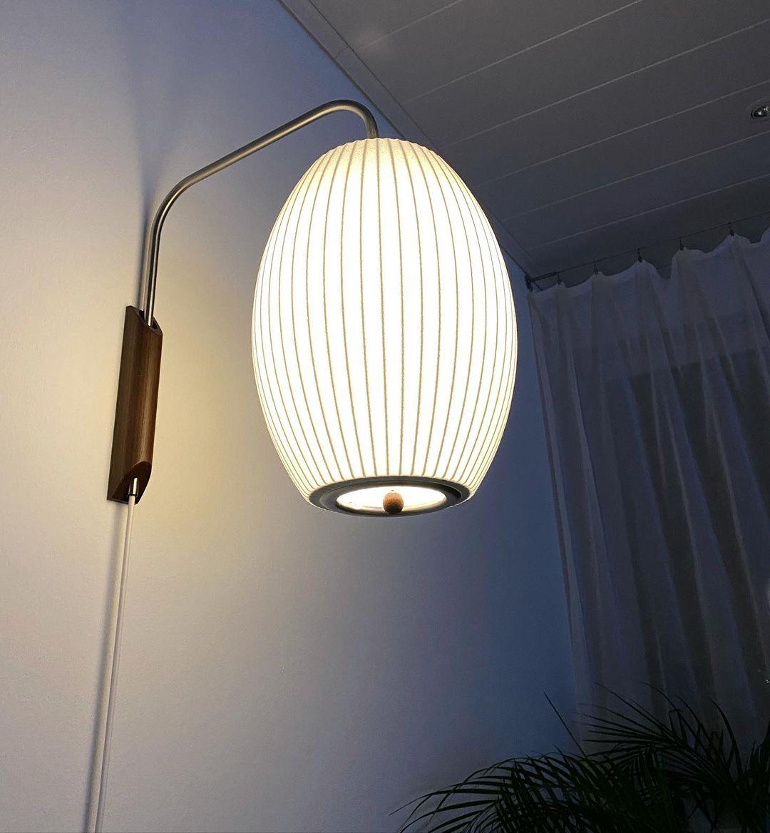 Modern Wall Light Fixture - Elegant Design for Home and Office Decor