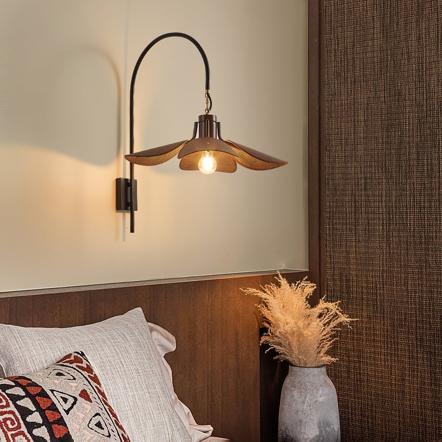 Wall Lamp for Cozy Spaces - Elegant Design for Home and Office Decor