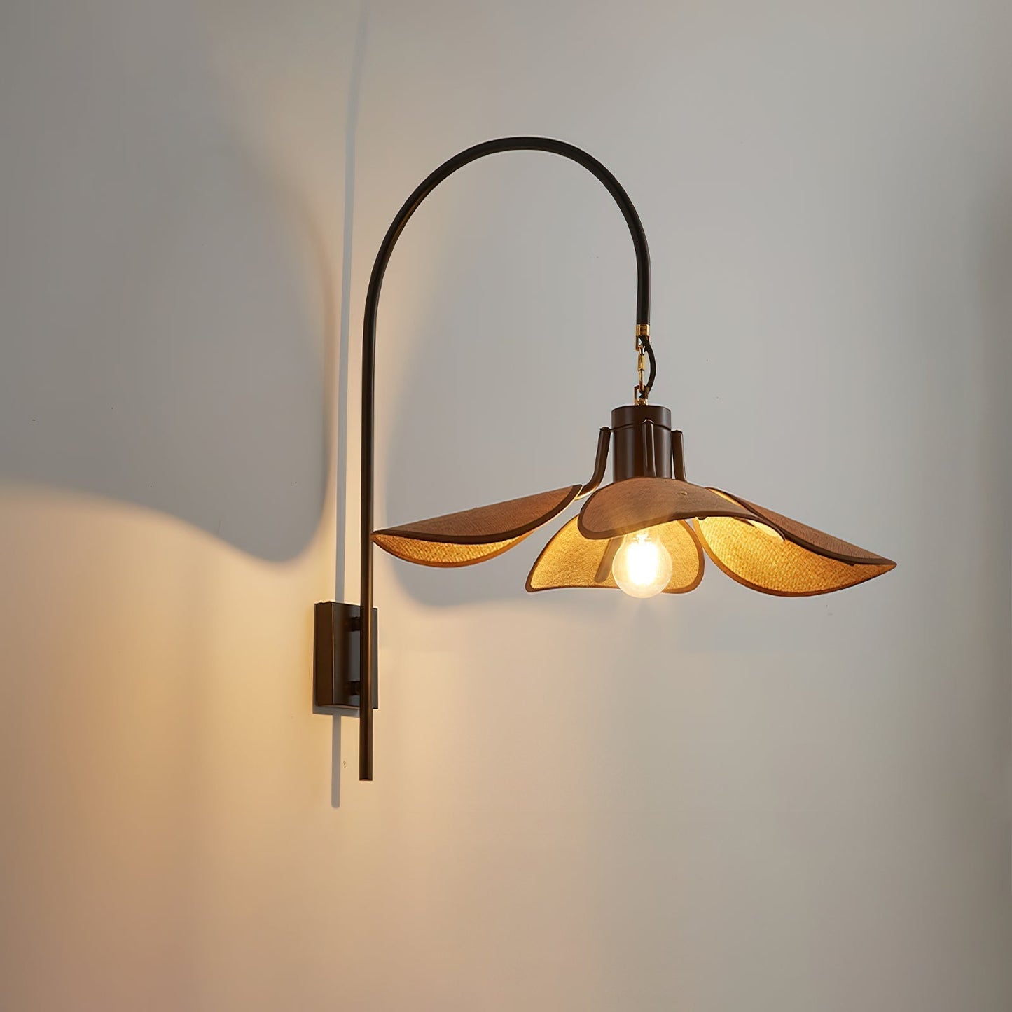 Wall Lamp for Cozy Spaces - Elegant Design for Home and Office Decor