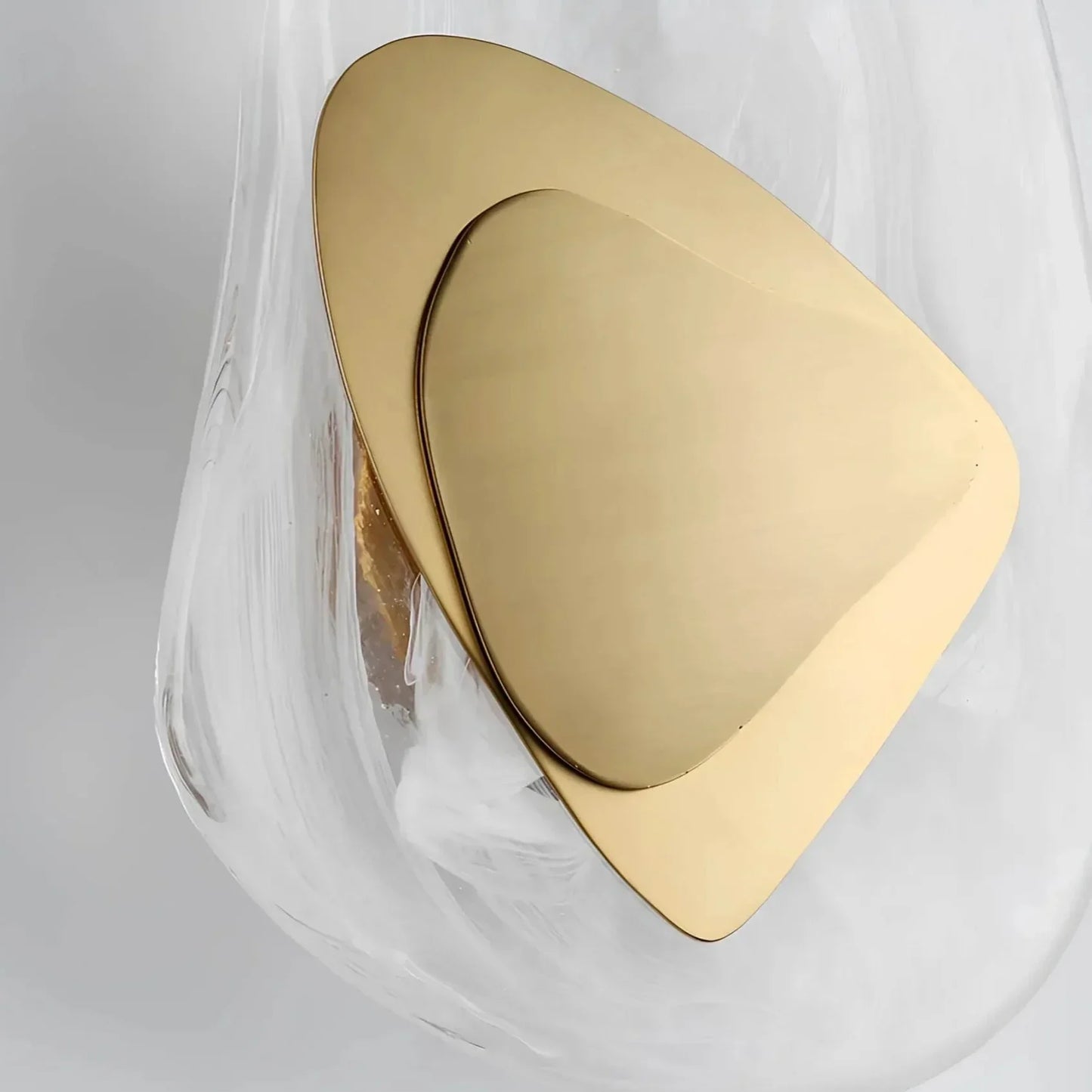 Elegant Wall Light for Home and Office - Chic Design for Stylish Illumination