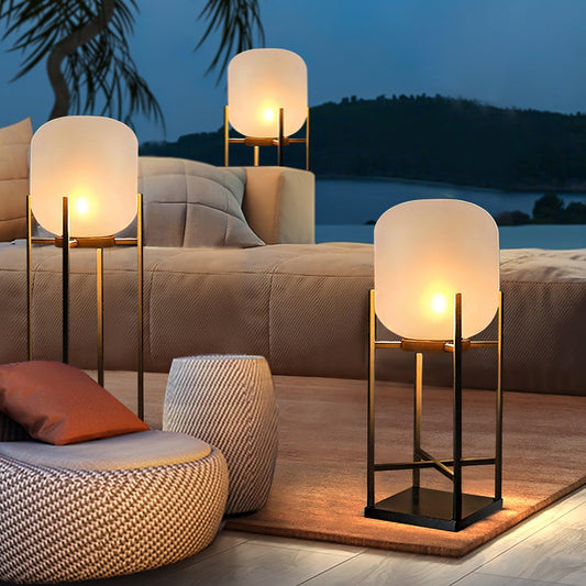 Solar Lamp Post for Elegant Garden Lighting - Stylish Outdoor Decor