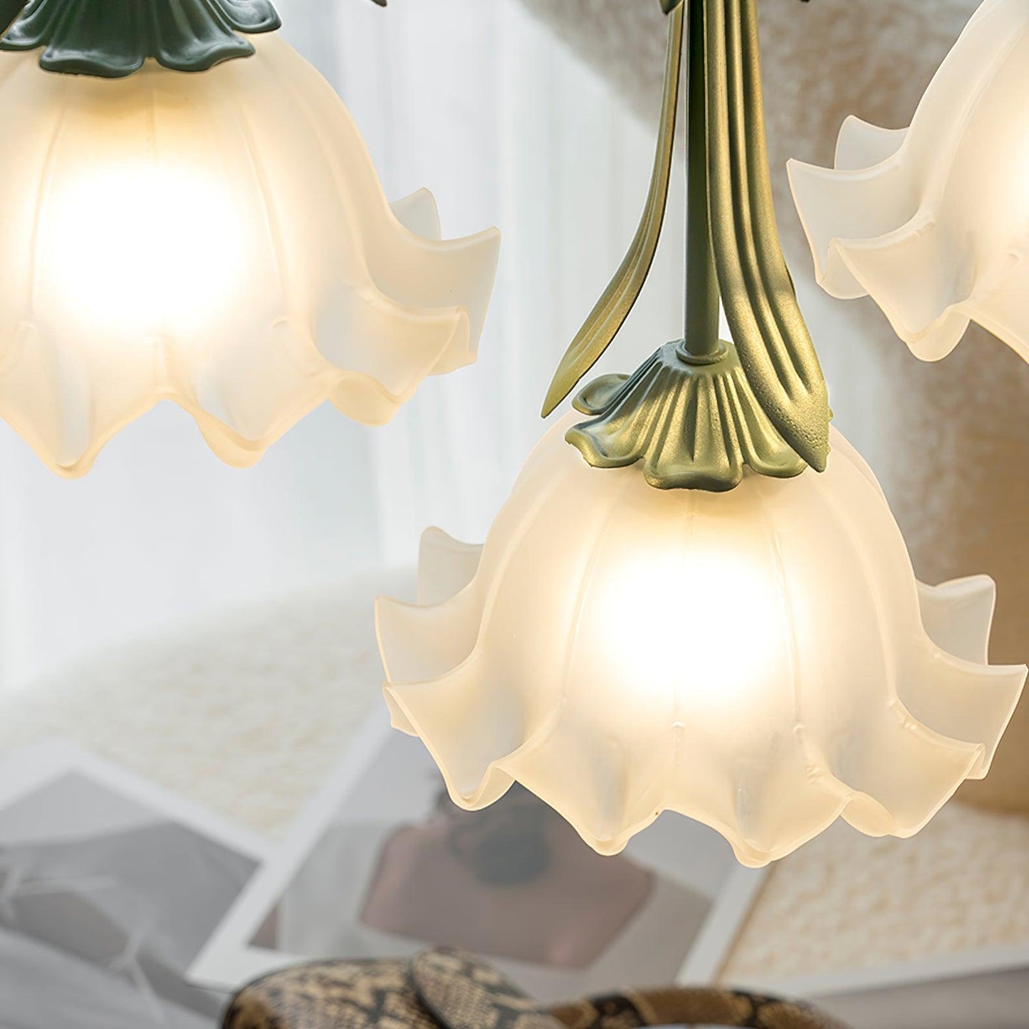 Elegant Pendant Light for Home and Office - Stylish Modern Design