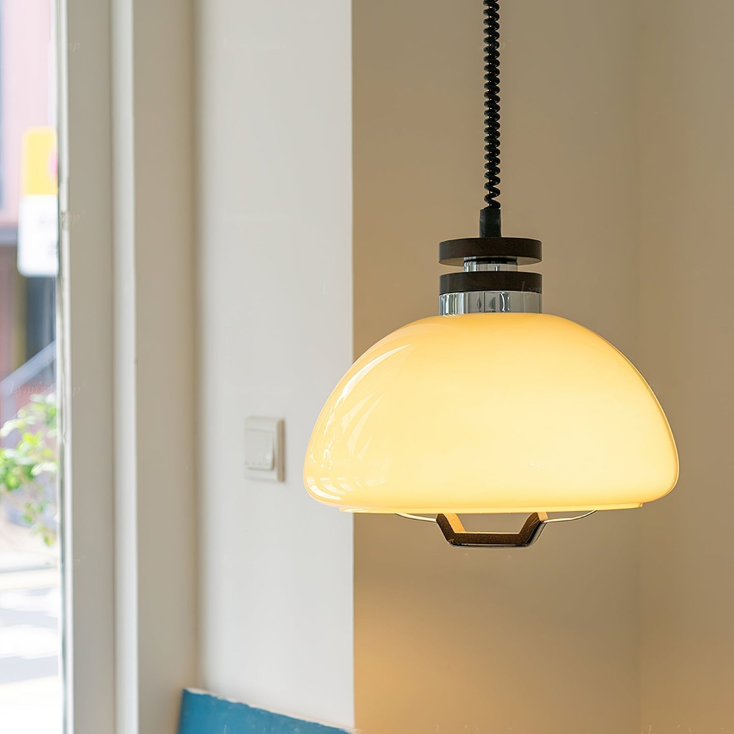 Modern Pendant Light for Home and Office - Stylish and Versatile Design