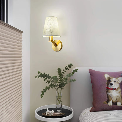 Wall Light for Cozy Spaces - Elegant Design for Home and Office Decor