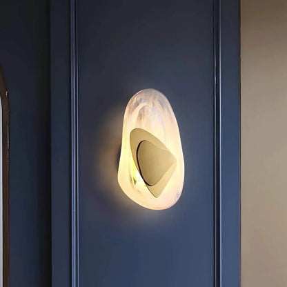 Elegant Wall Light for Home and Office - Chic Design for Stylish Illumination